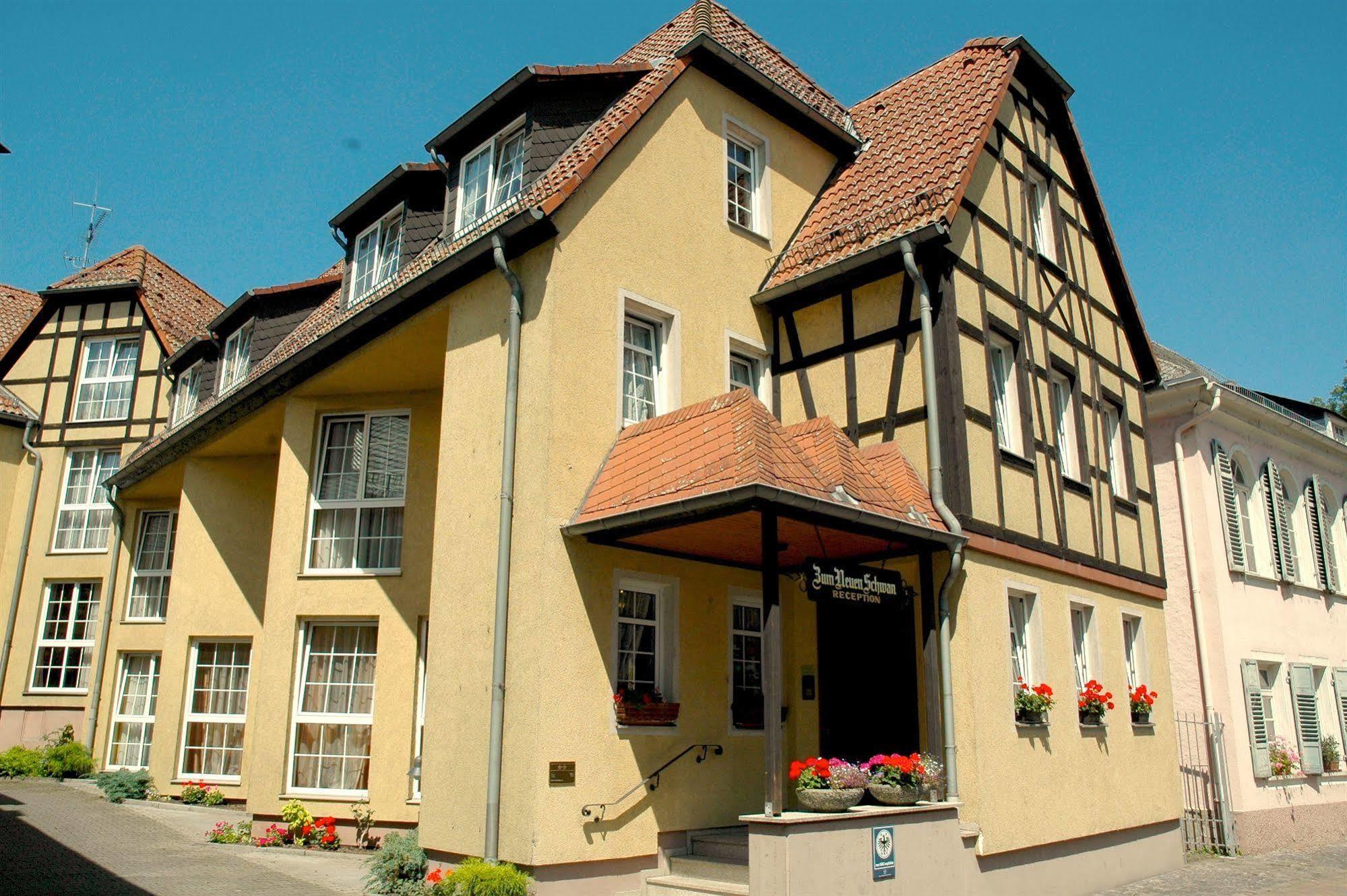 Zum Neuen Schwan Hotel Walluf Exterior photo